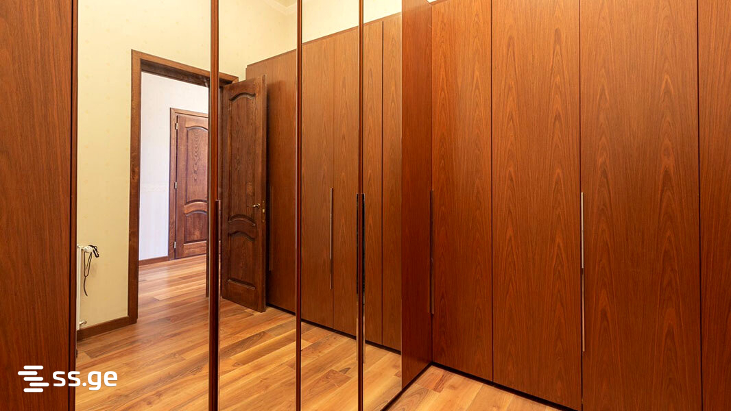 10 Room Private House For Sale view 7