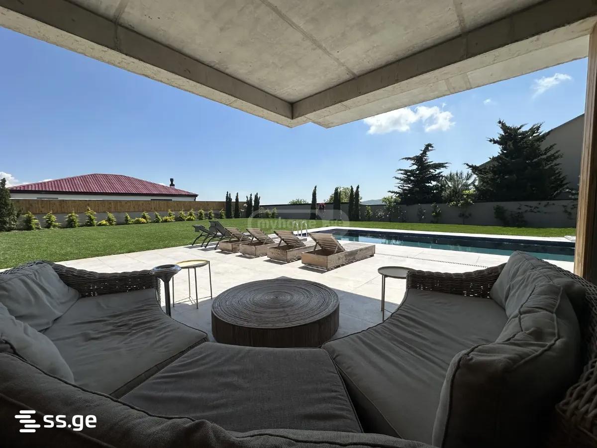 10 Room Private House For Sale view 4