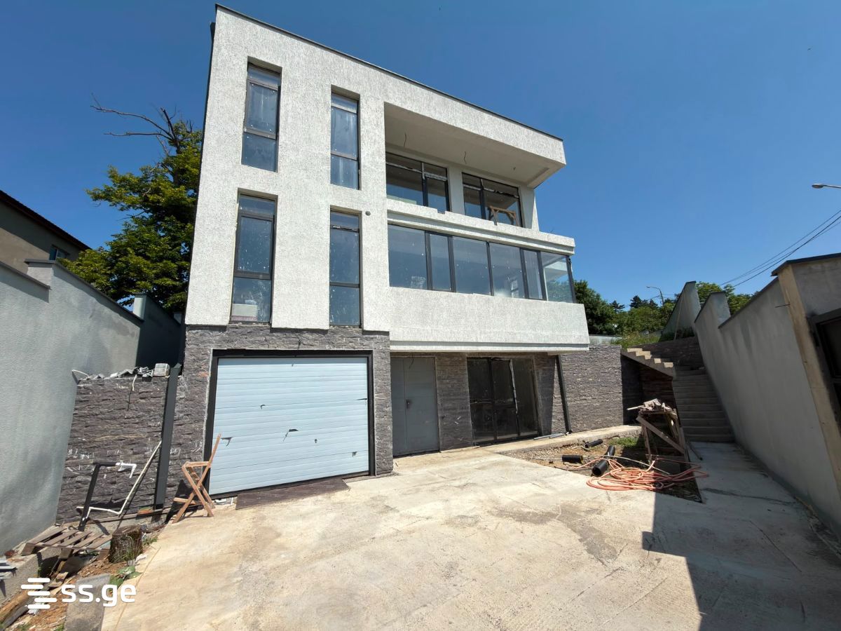 7 Room Private House For Sale view 4