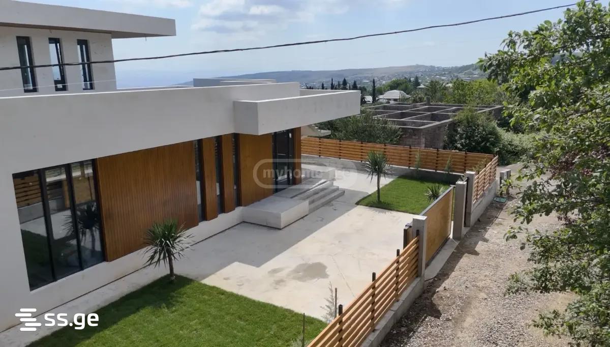 10 Room Private House For Sale view 4