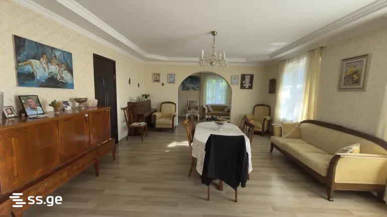 8 Room Private House For Sale view 3