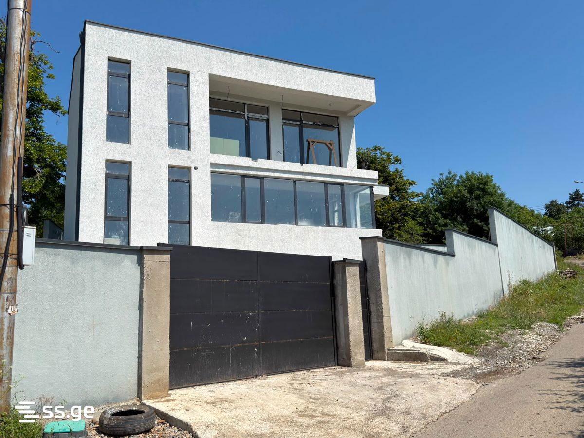 7 Room Private House For Sale view 1
