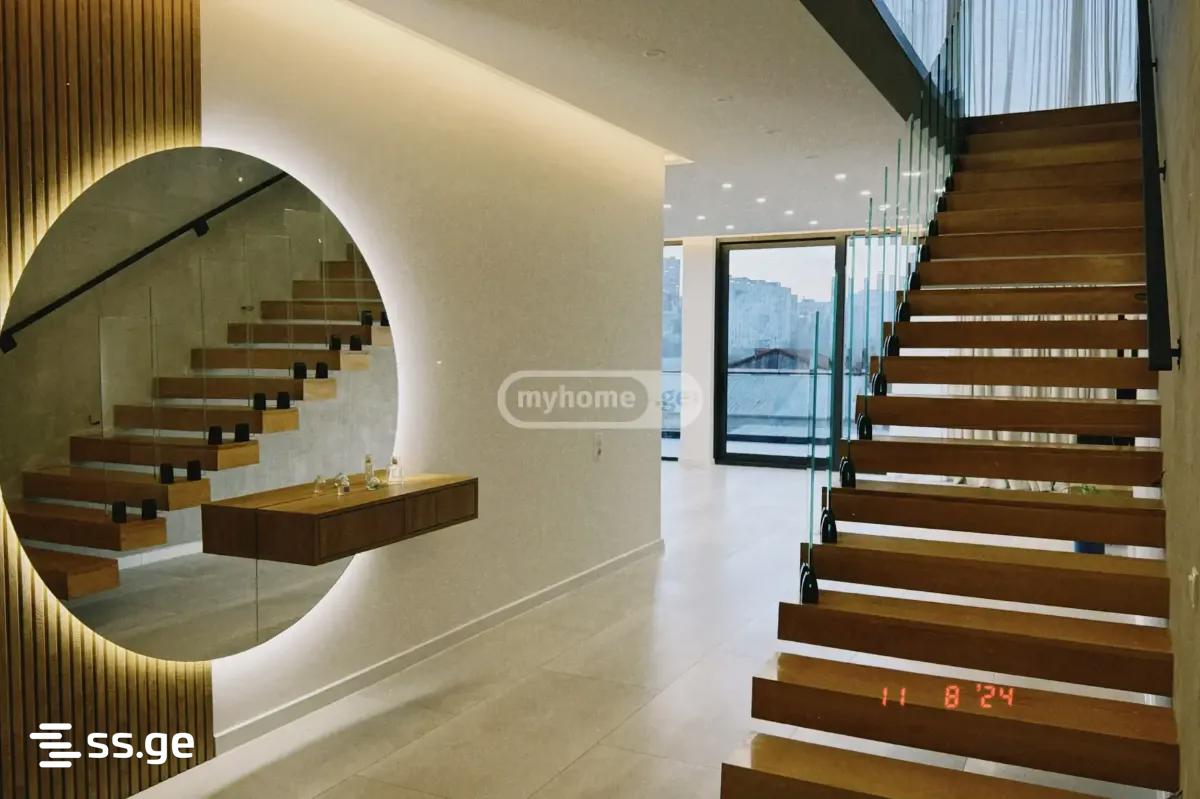 7 Room Private House For Sale view 1