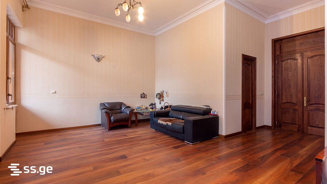 10 Room Private House For Sale view 11