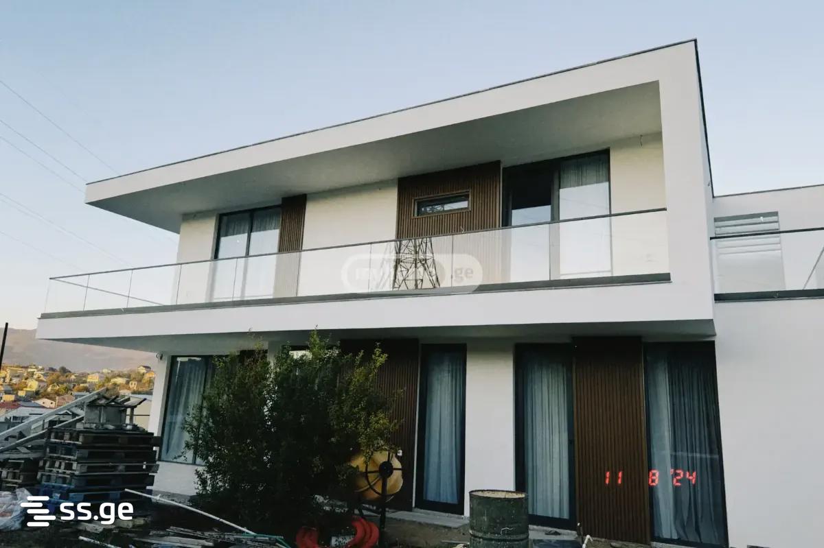 7 Room Private House For Sale view 2