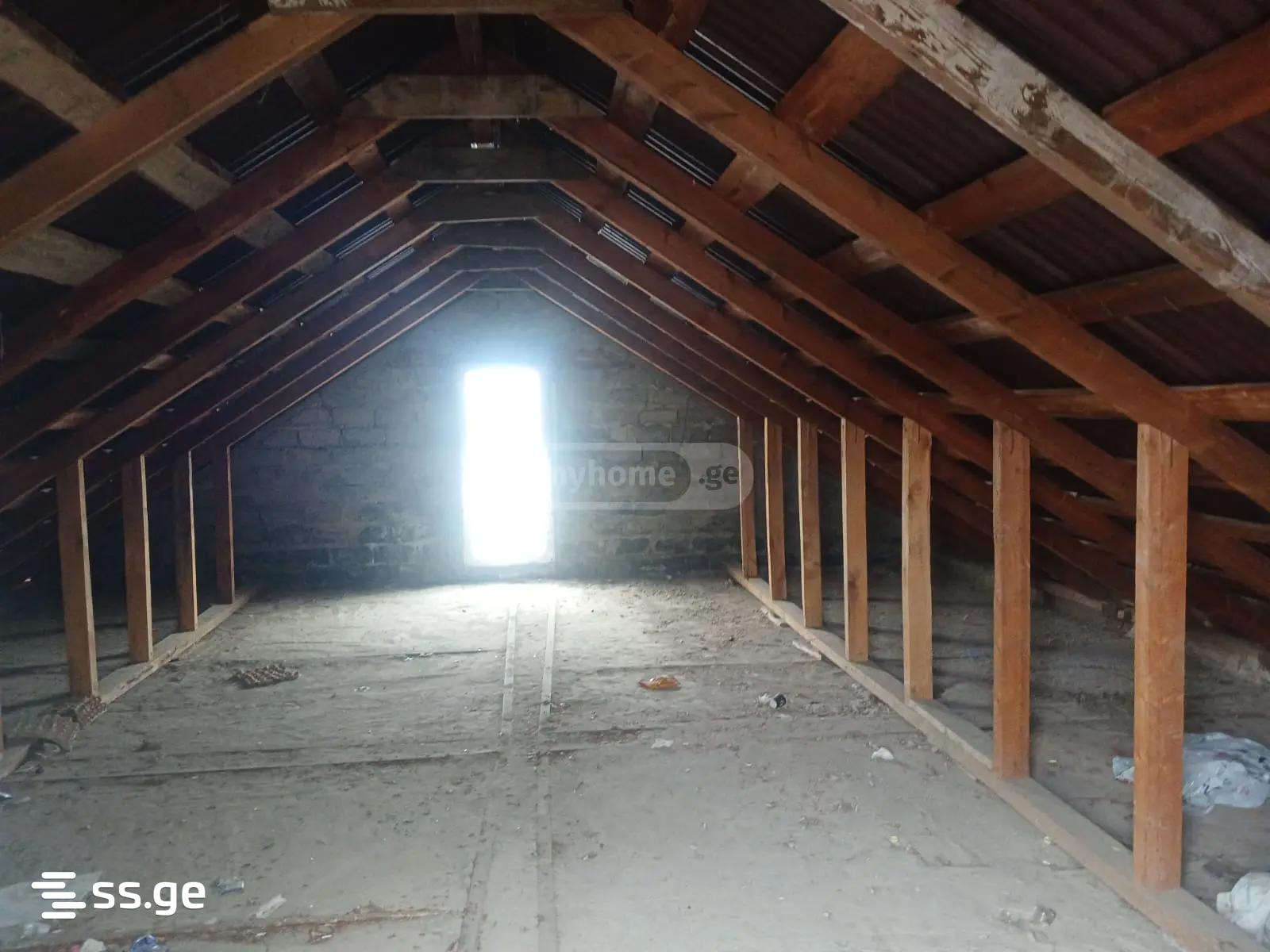 8 Room Private House For Sale view 2