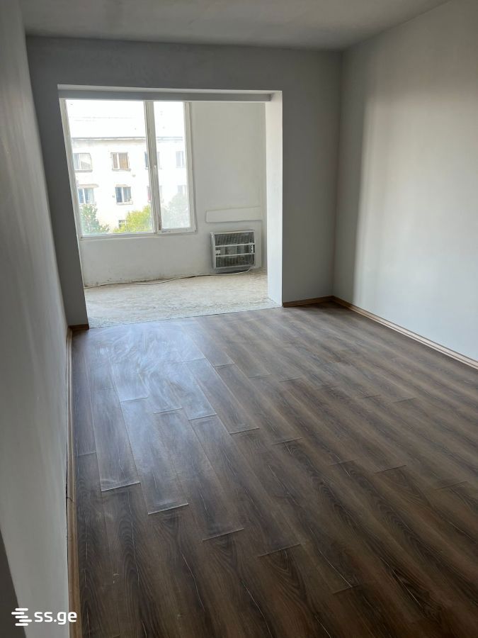 Продажа 4-комната Квартира view 8