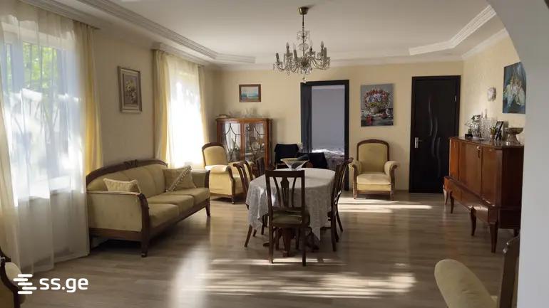 8 Room Private House For Sale view 1