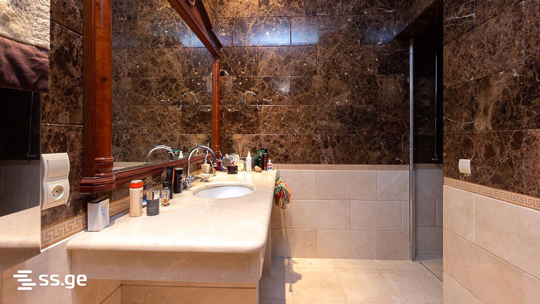 10 Room Private House For Sale view 6