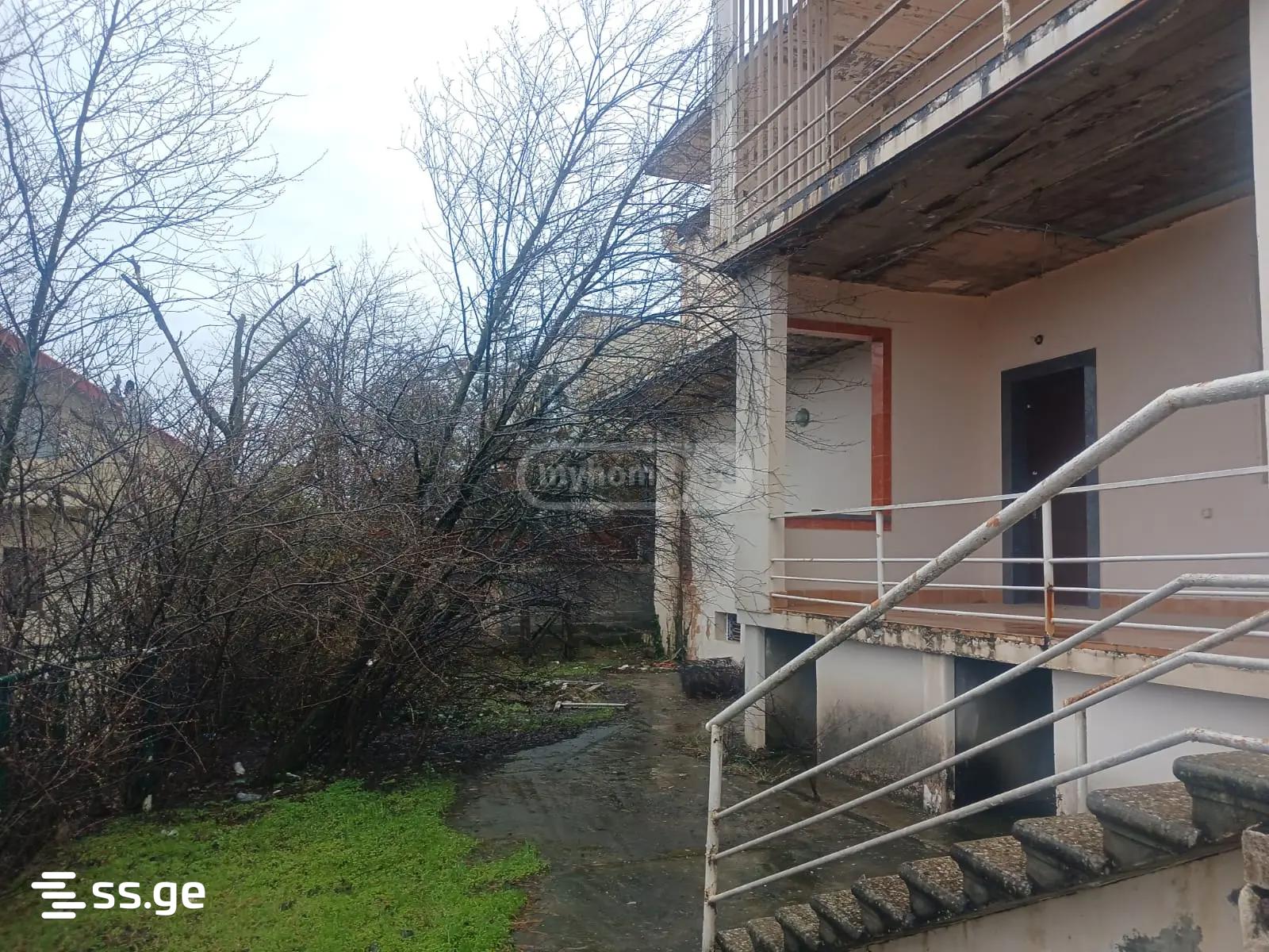 8 Room Private House For Sale view 1