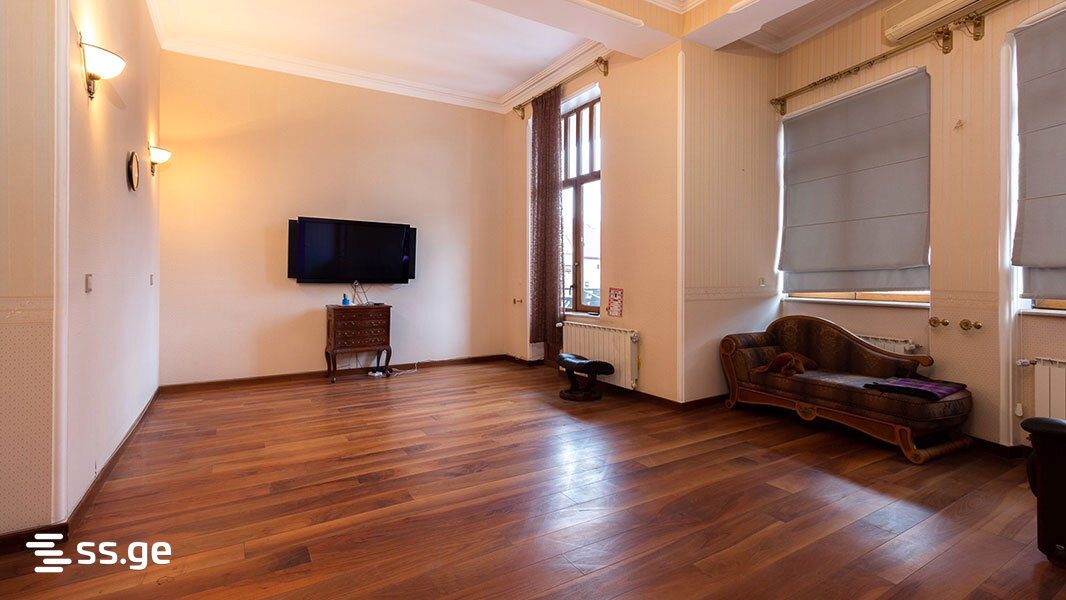 10 Room Private House For Sale view 12