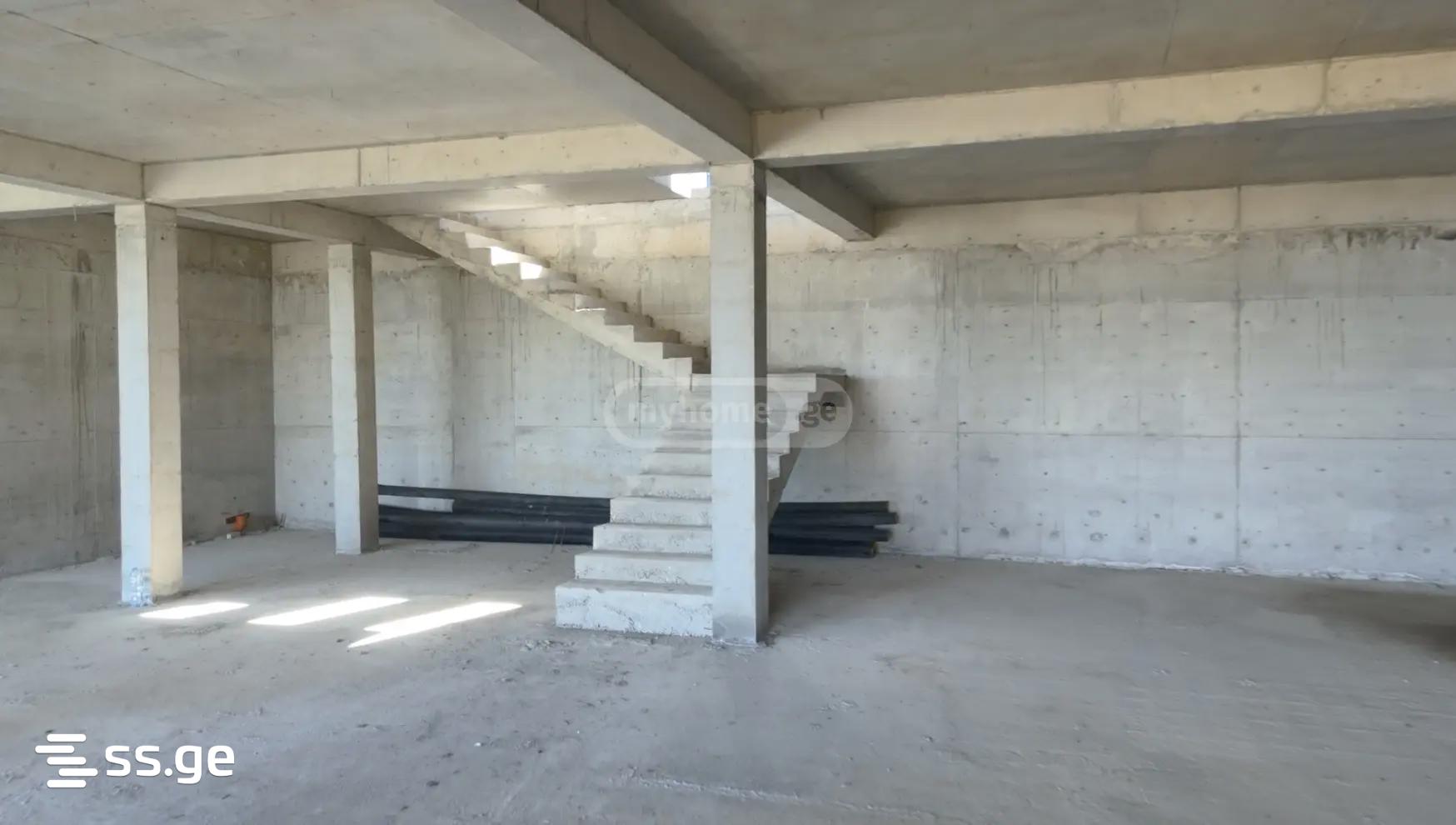 10 Room Private House For Sale view 3