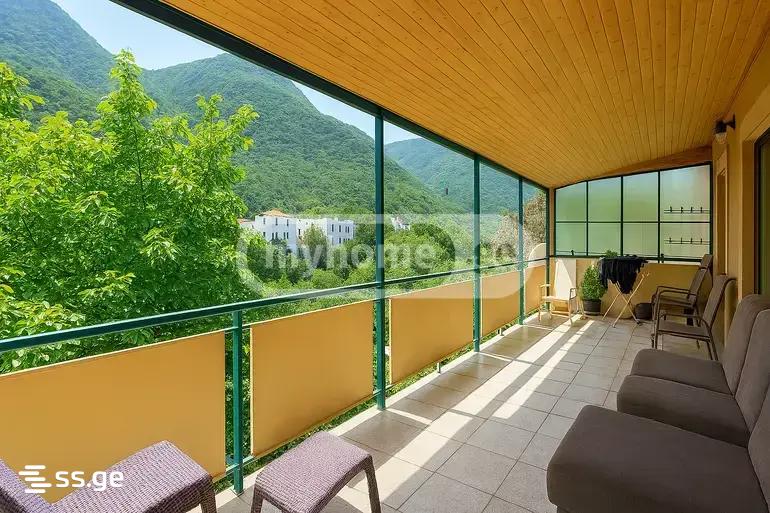 9 Room Private House For Sale, 1 of 4