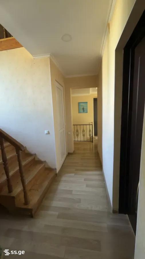 8 Room Private House For Sale view 4