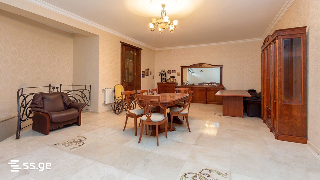 10 Room Private House For Sale view 2
