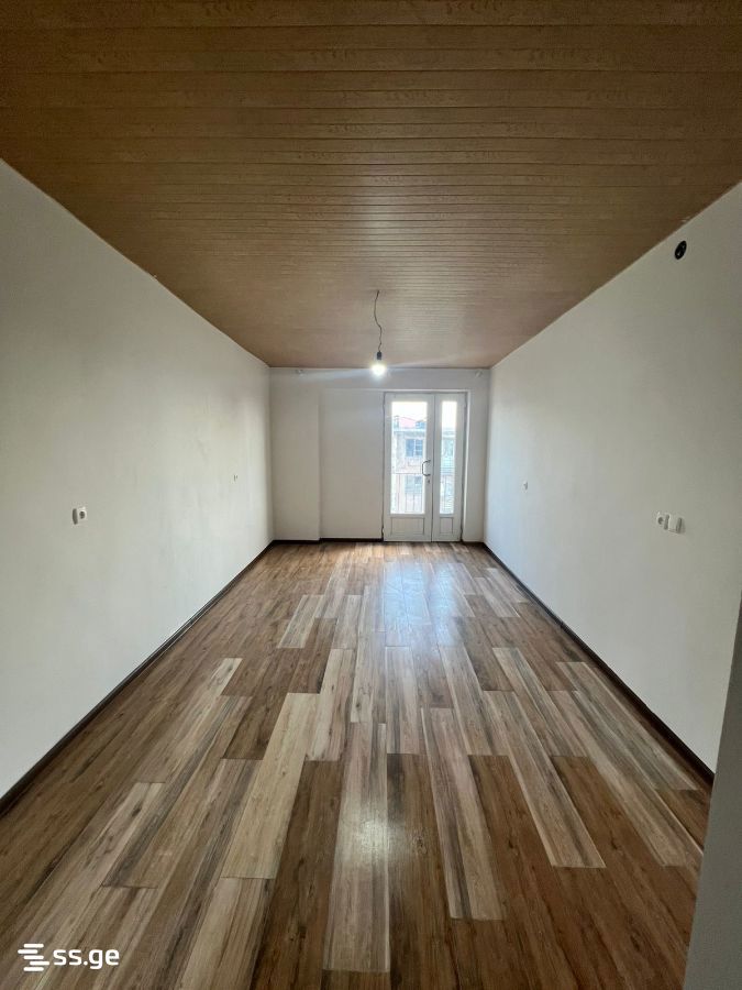4 Room Flat For Sale