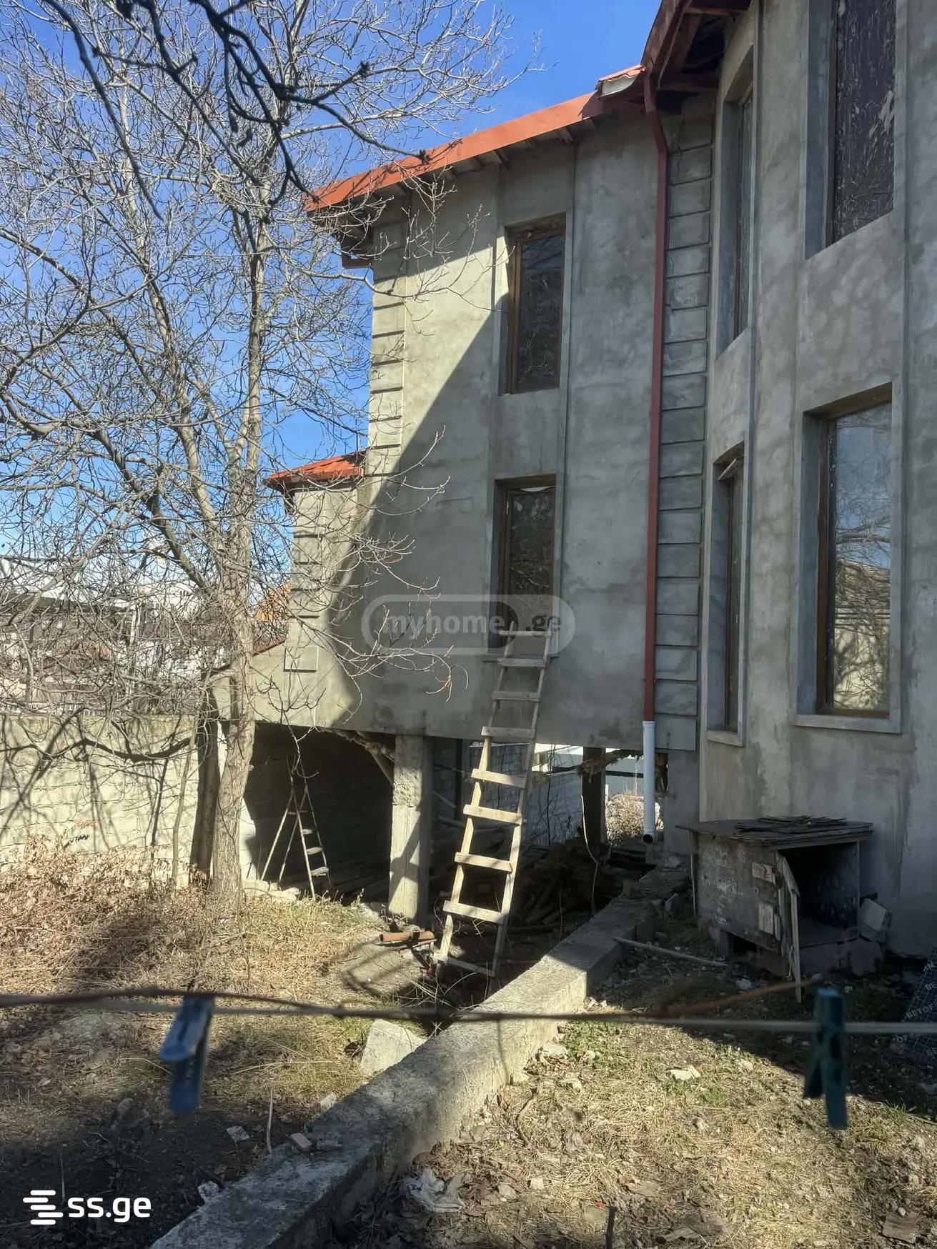 10 Room Private House For Sale view 12