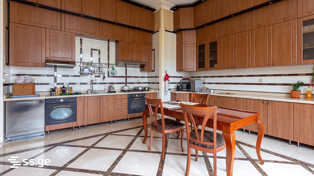 10 Room Private House For Sale view 8