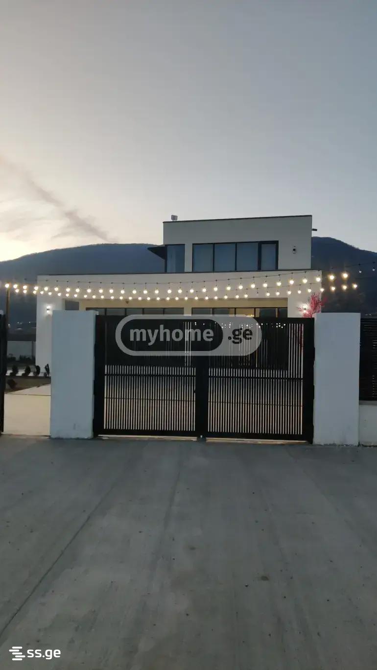 5 Room Private House For Sale view 3