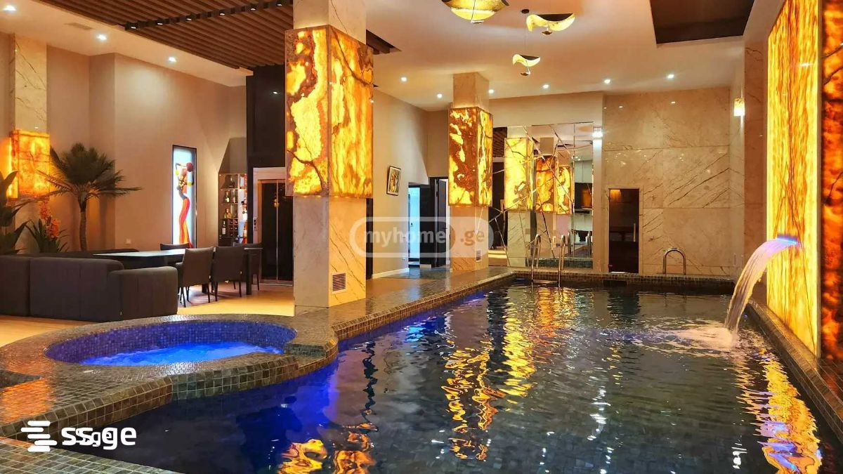 8 Room Private House Daily Rent. Mtatsminda, 1 of 4