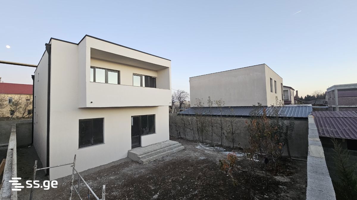 5 Room Private House For Sale