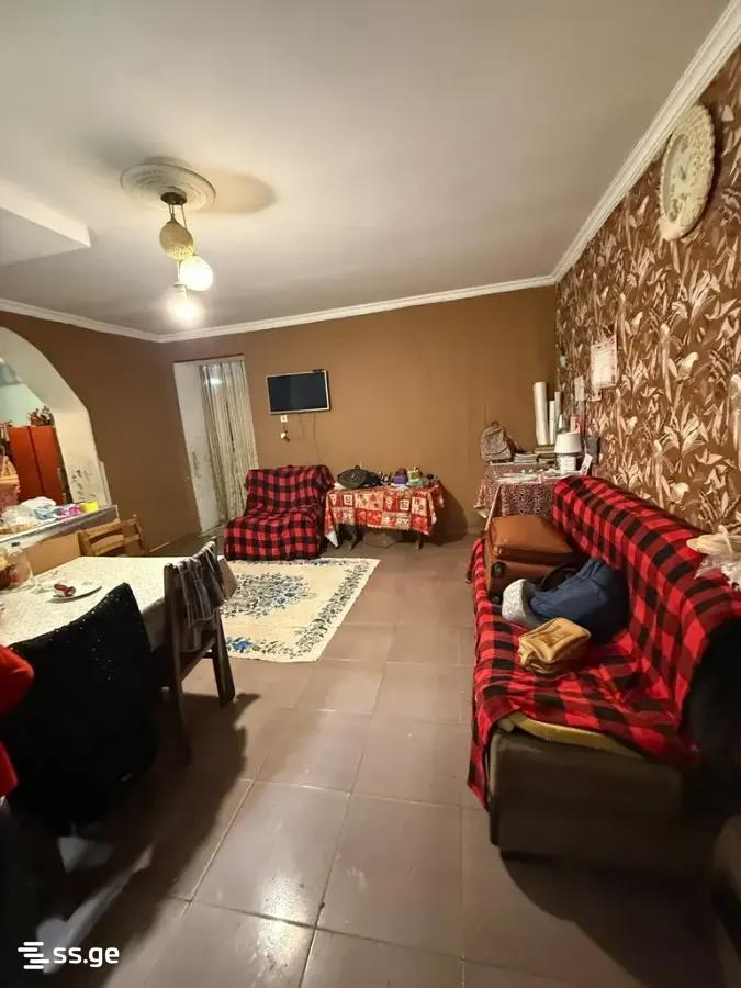 8 Room Private House For Sale view 4