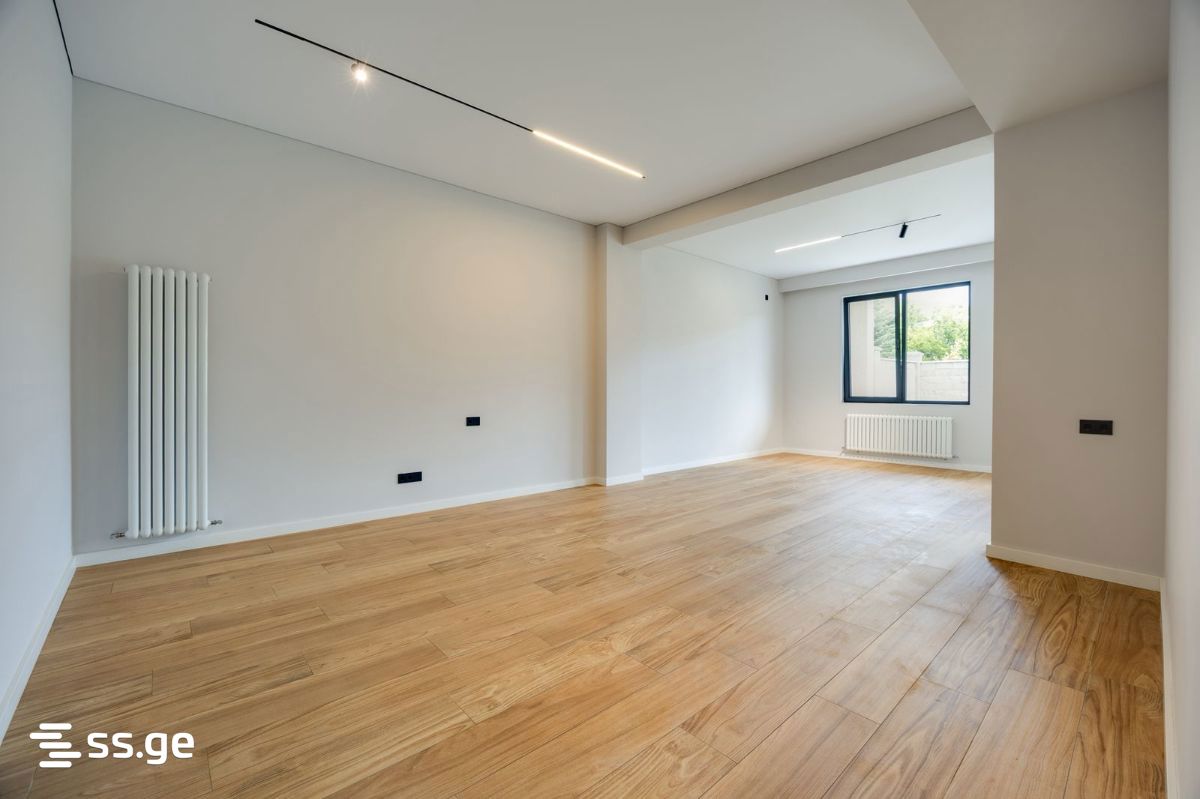 6 Room Private House For Sale view 3