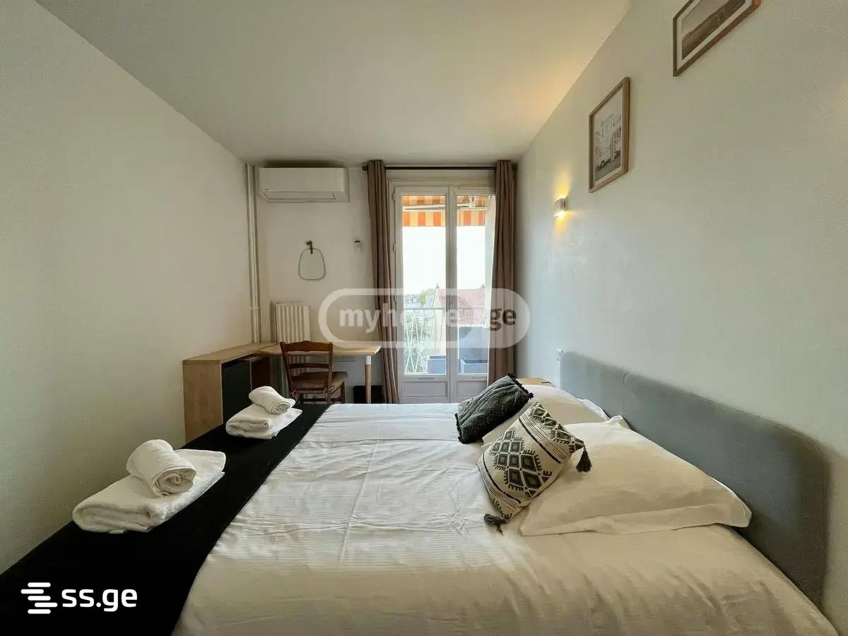 12 Room Hotel For Rent. Sololaki view 3