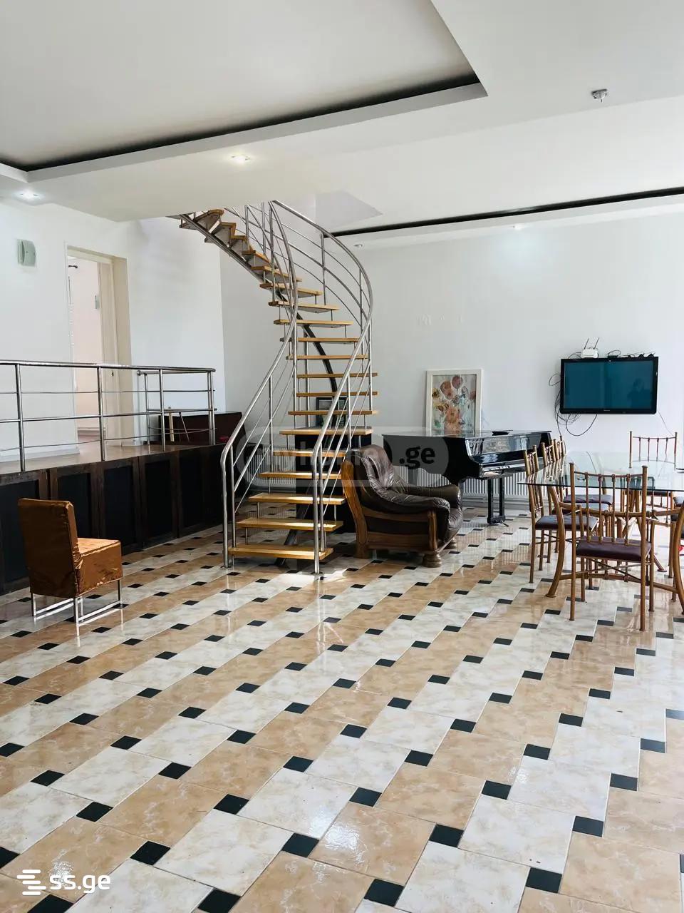 6 Room Private House For Sale view 9
