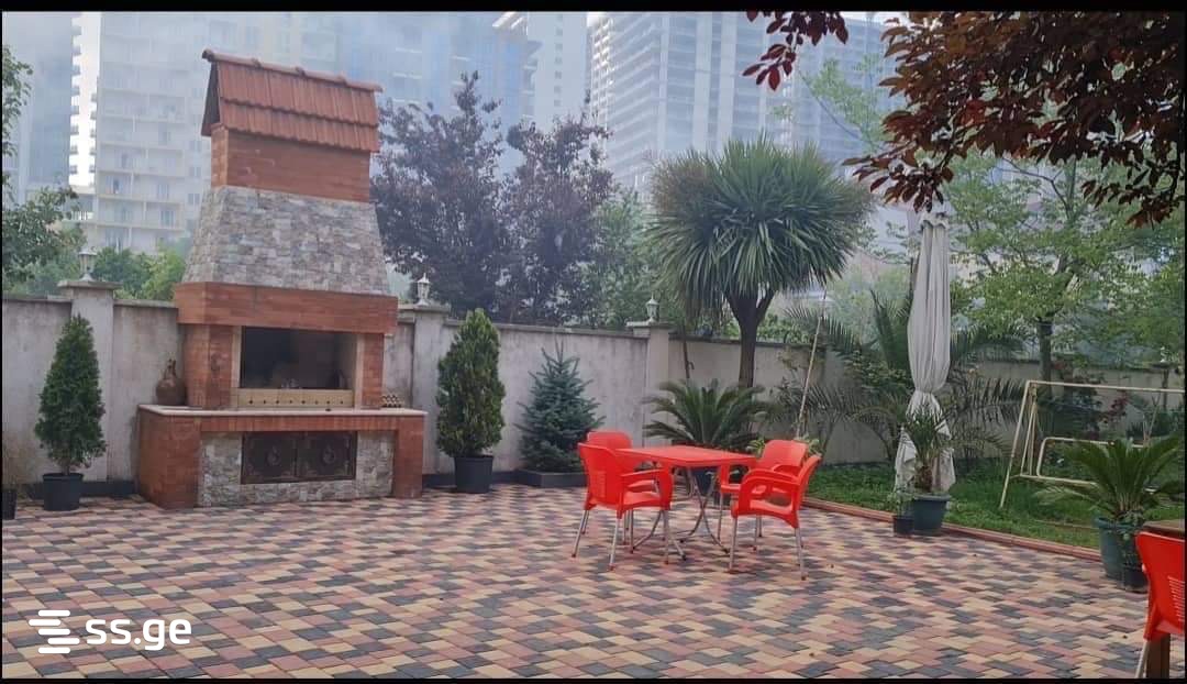 3 Room Private House Daily Rent. Batumi, 1 of 4