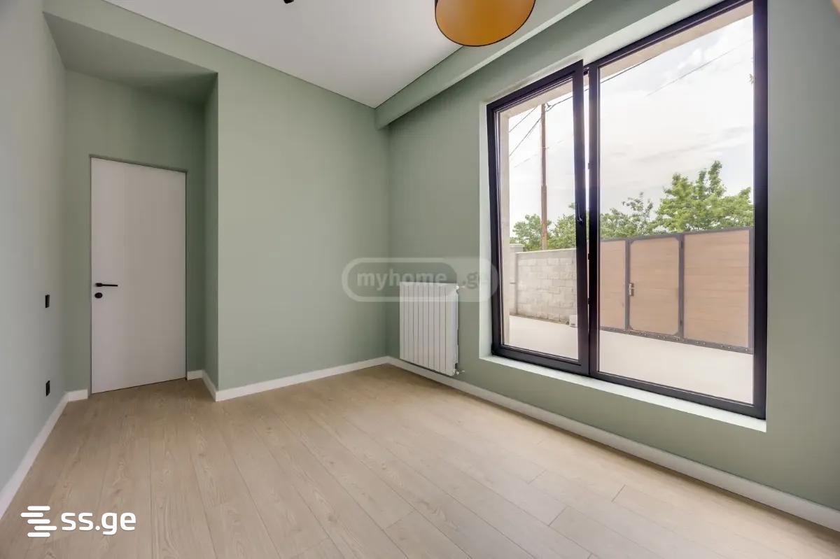 6 Room Private House For Sale view 2