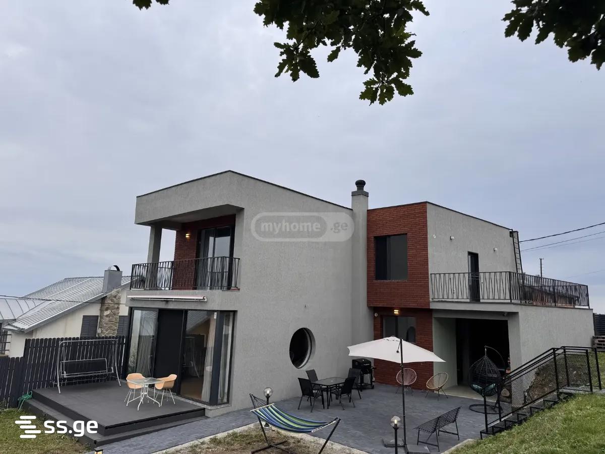 10 Room Private House For Sale view 2