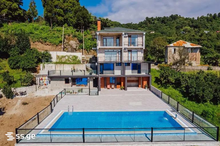 10 Room Private House For Sale view 1