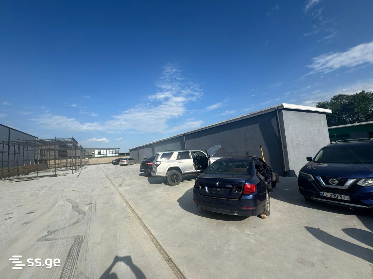 Commercial Space For Sale. Isani view 9