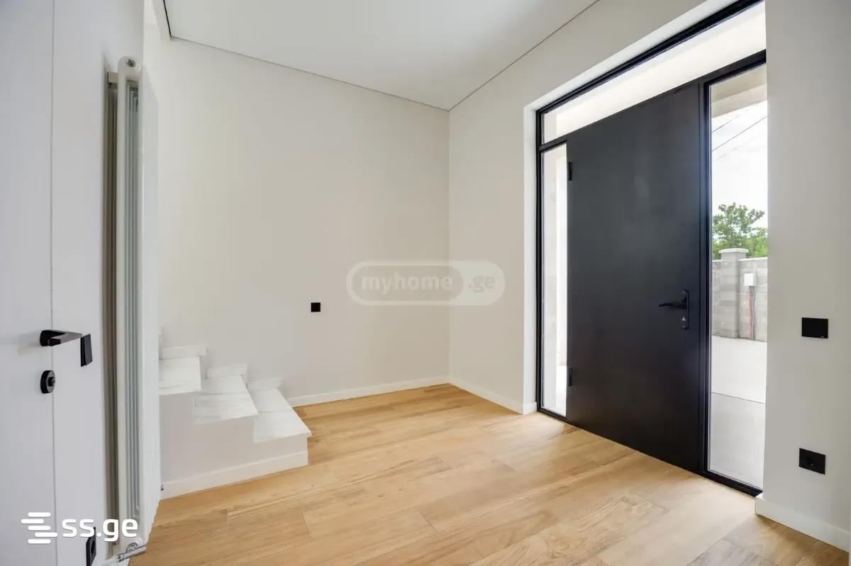 6 Room Private House For Sale view 4