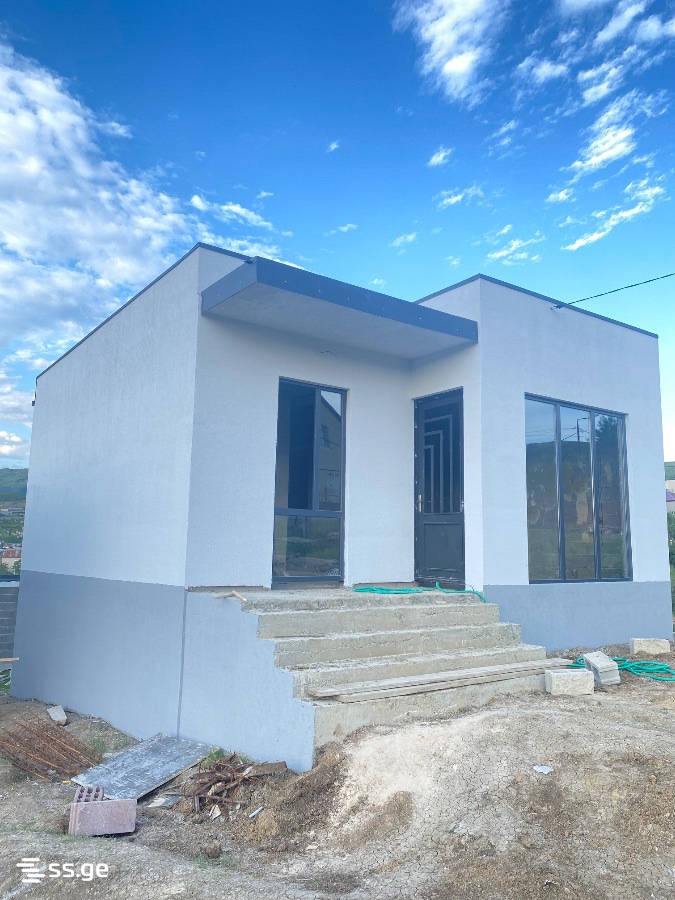 4 Room Private House For Sale view 2