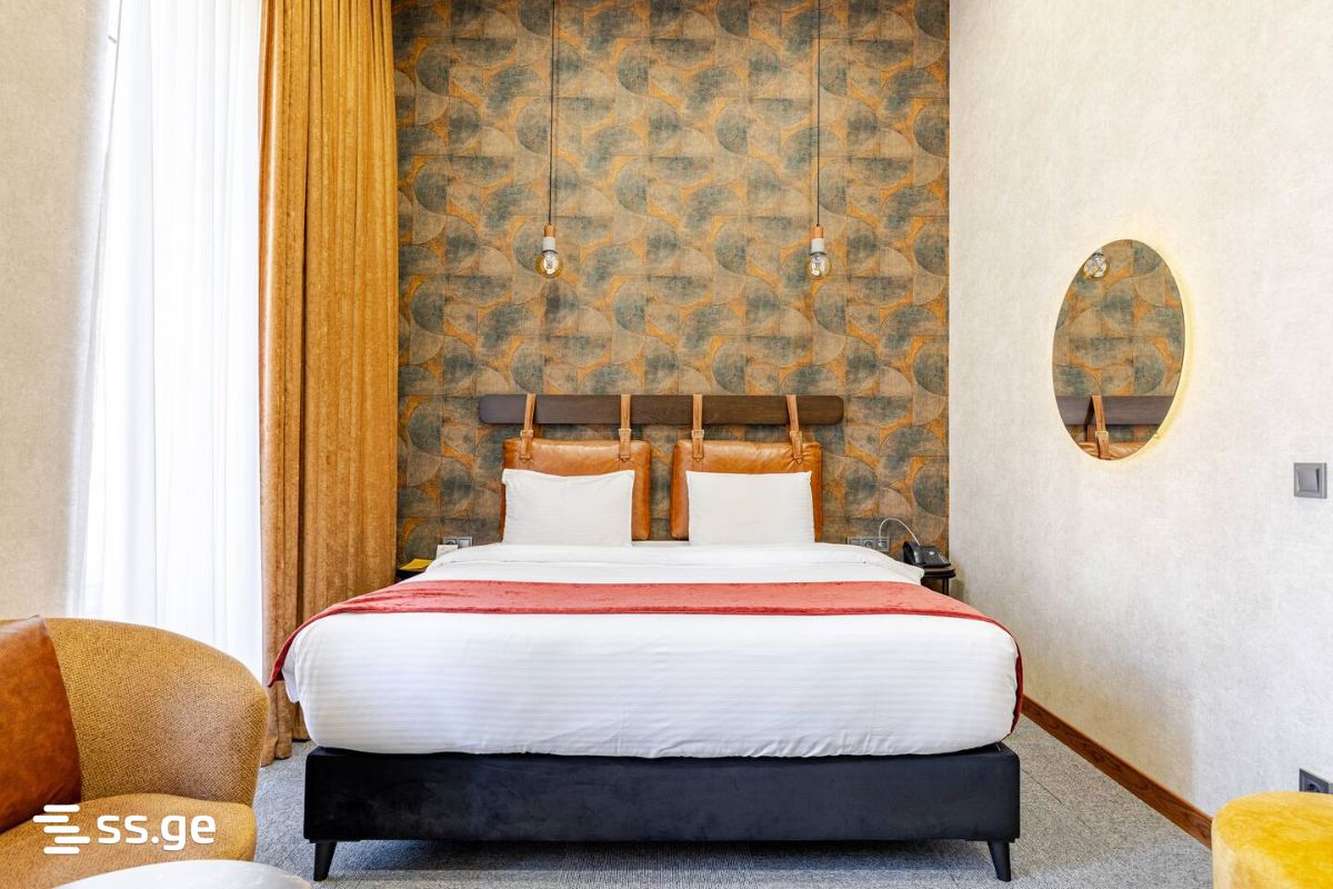 12 Room Hotel For Sale, 1 of 4