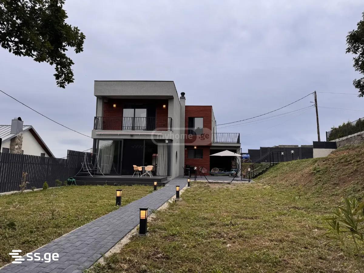10 Room Private House For Sale view 1