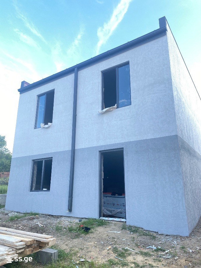 4 Room Private House For Sale view 3
