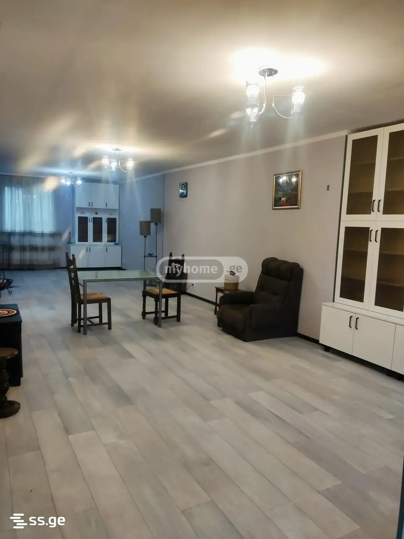 8 Room Private House For Sale view 4