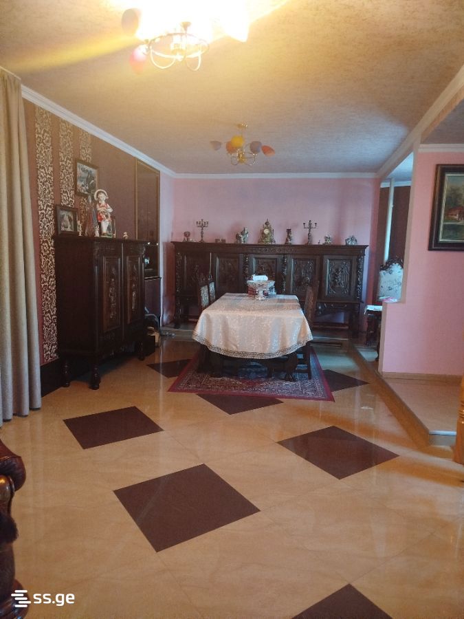 7 Room Private House For Sale view 1