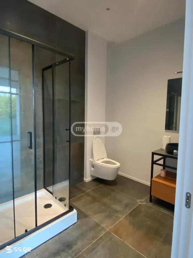 8 Room Private House For Sale view 12
