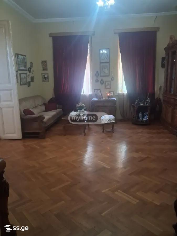 7 Room Private House For Sale view 13