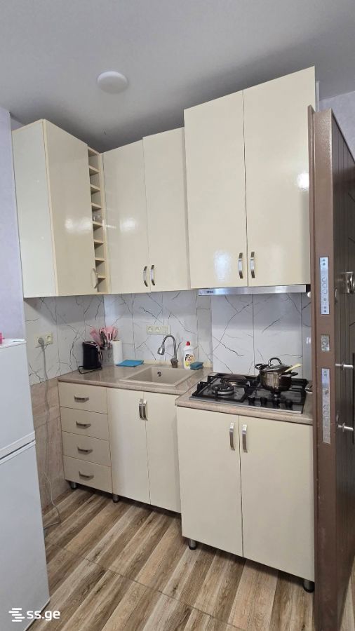 3 Room Flat Daily Rent. Makhindjauri view 4