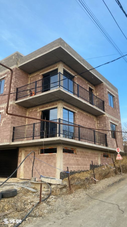 8 Room Private House For Sale view 5