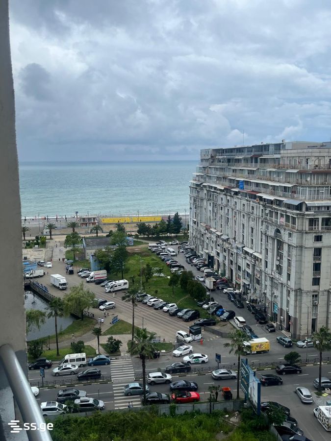 Продажа 3-комната Квартира view 1