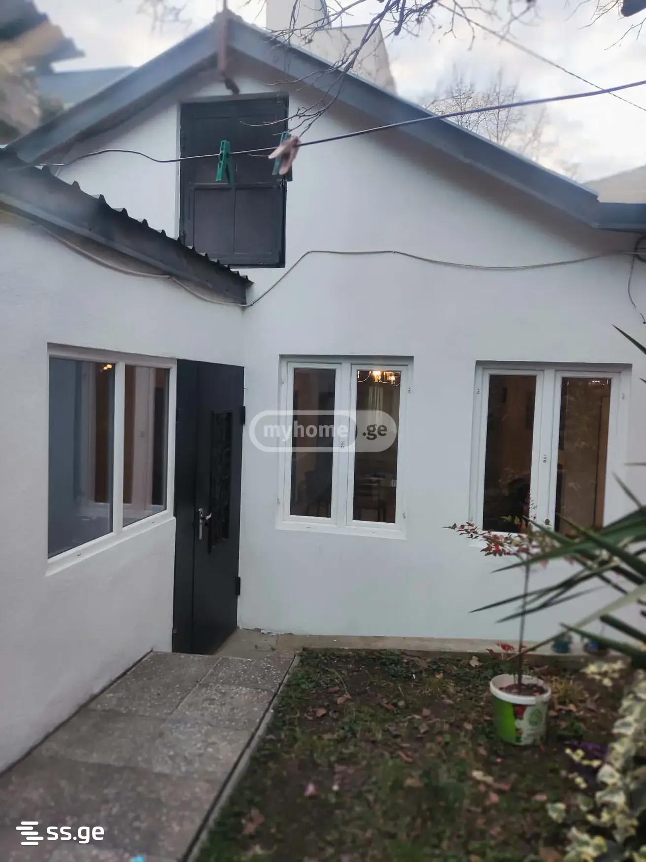 8 Room Private House For Sale view 3