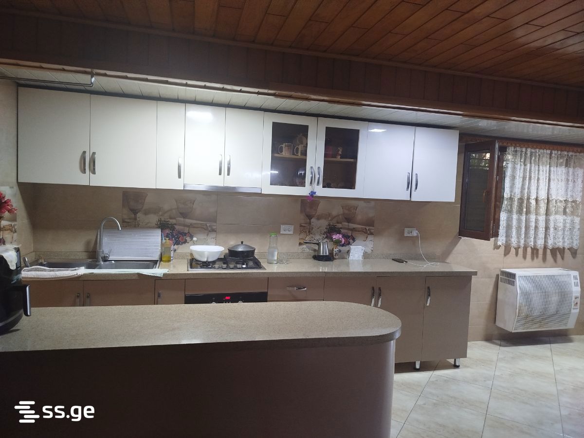 7 Room Private House For Sale view 4