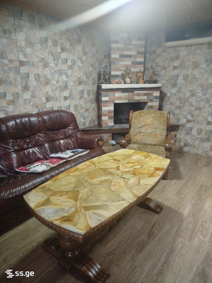 7 Room Private House For Sale view 3