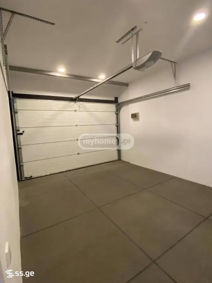 8 Room Private House For Sale view 3